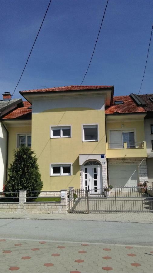 Apartmani Nova Karlovac Exteriér fotografie